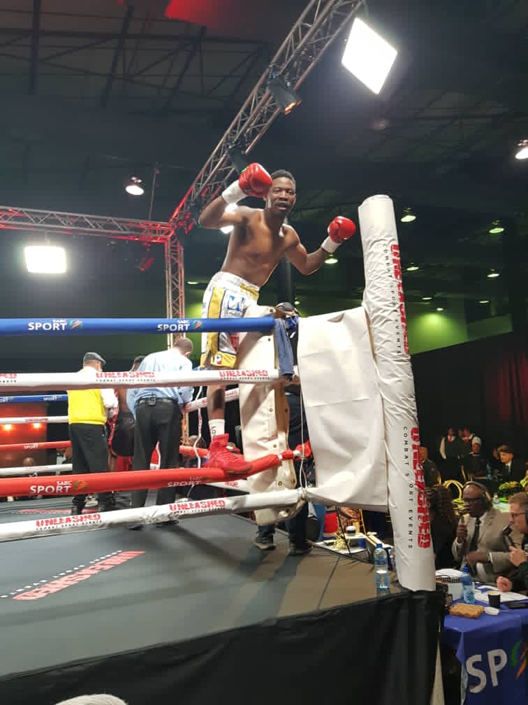 Denis Mwale knocks down Nolawu in round 1