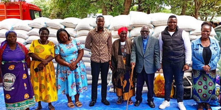 Milward family donates 300 bags of maize and cash to Home of Hope