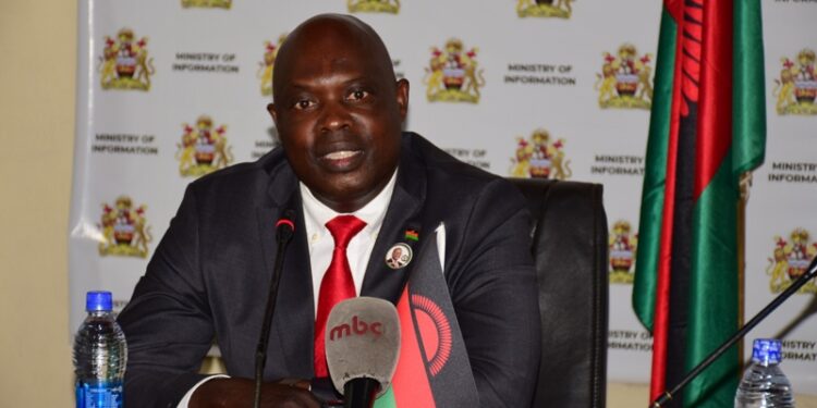 Minister calls for regulation of Estate Agencies