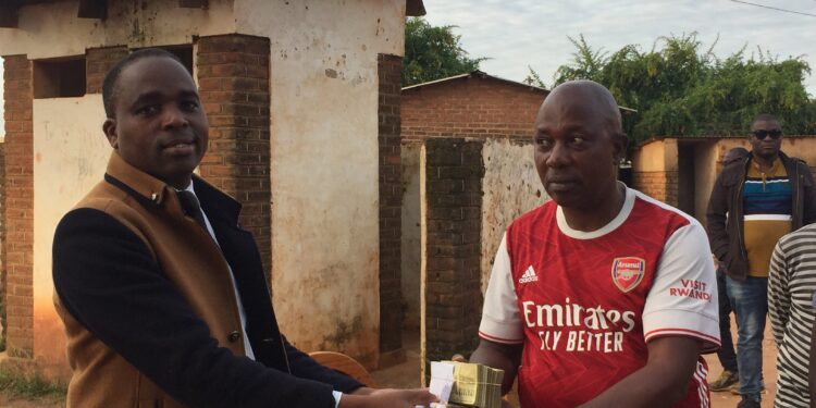 Chilima donates K3 million to Chilobwe local rescue team