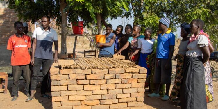 Locally made “refrigerator” reduces rural farmers produce wastage