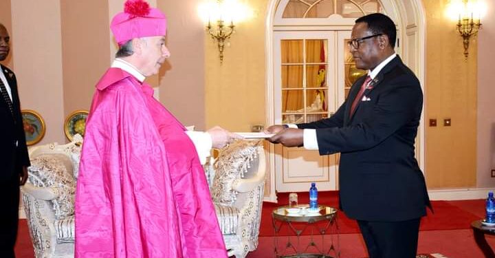 Perici presents letters of credence to Chakwera